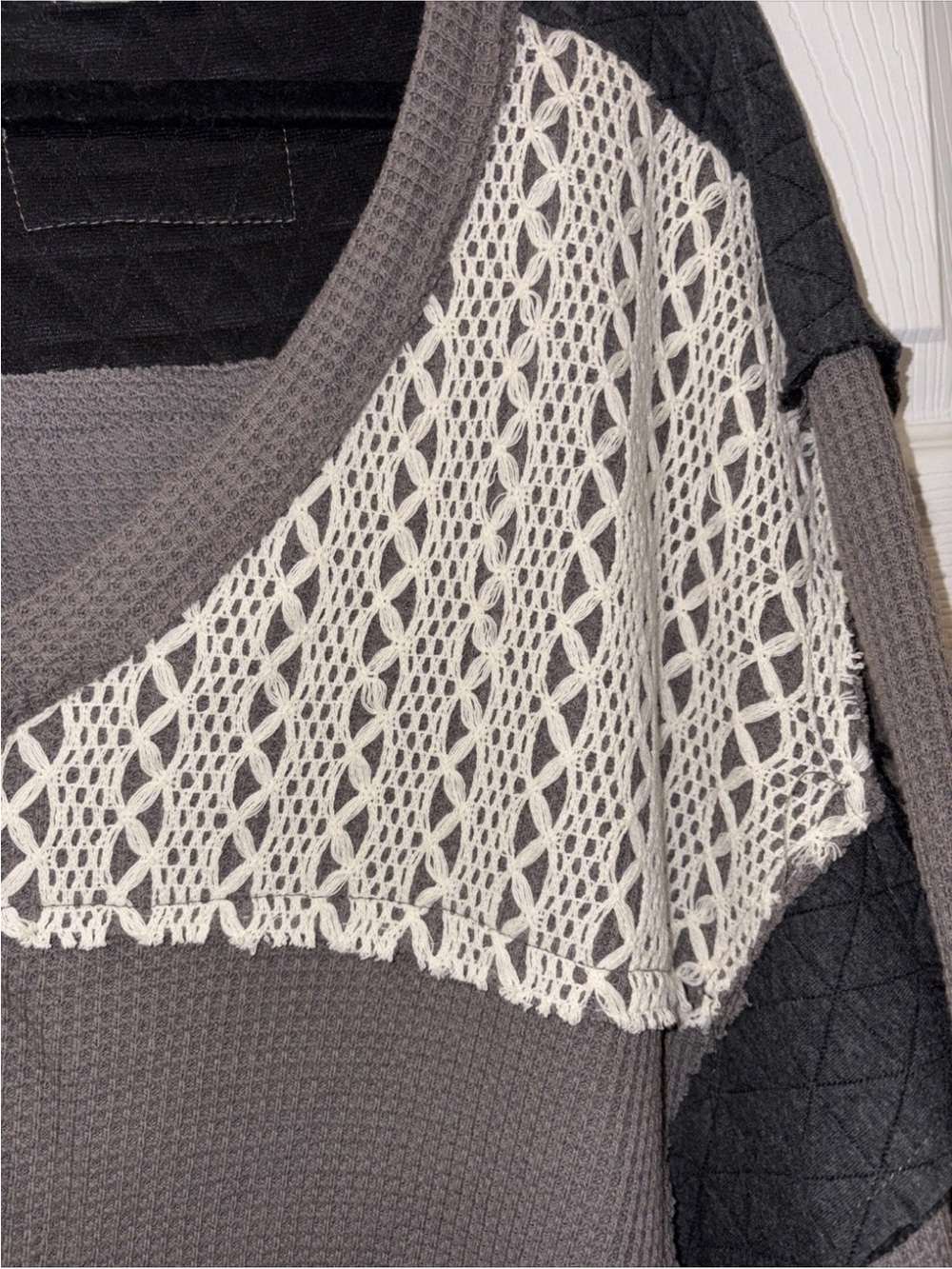 POL Women’s Patchwork V-Neck Long Sleeve Multi-texture Large - Picture 6 of 9